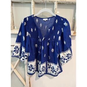 Voy size small border print smocked blue & white top
